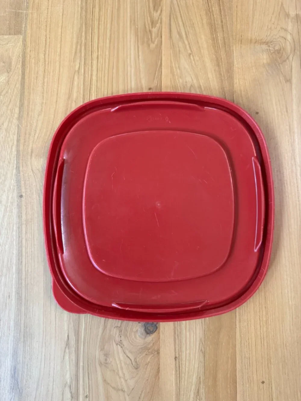Rubbermaid Food container Easy Find Red Square Replacement Lid 7J70-2  - 9